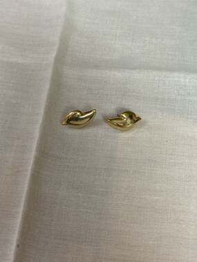 Vintage Trifari Modernist Gold Tone Puffy Leaf Stud Earrings